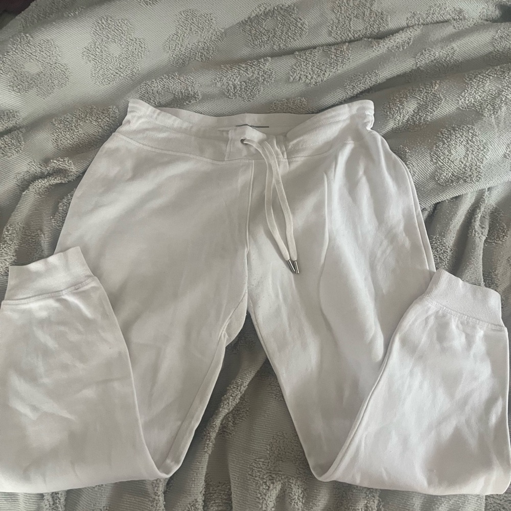 Women’s Tommy Hilfiger sport set both are size larges!!